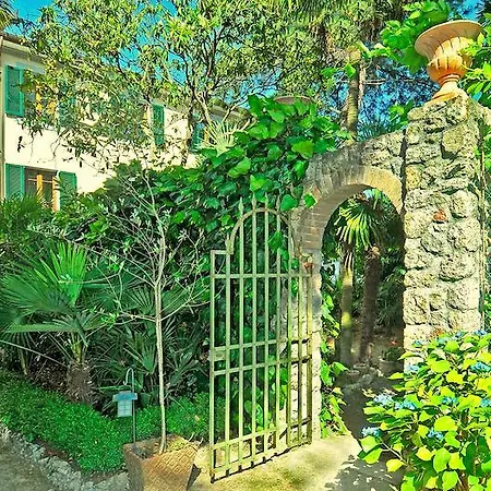 Lombardi Bed & Breakfast 3*